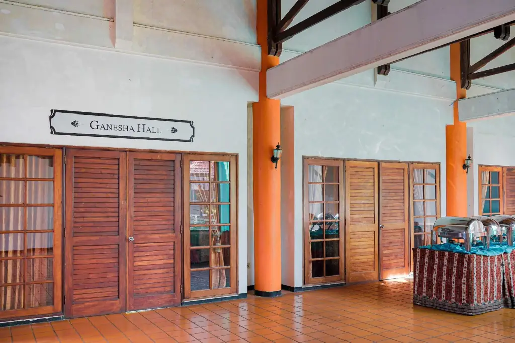 Royal Hotel and Villa Trawas — фото 1