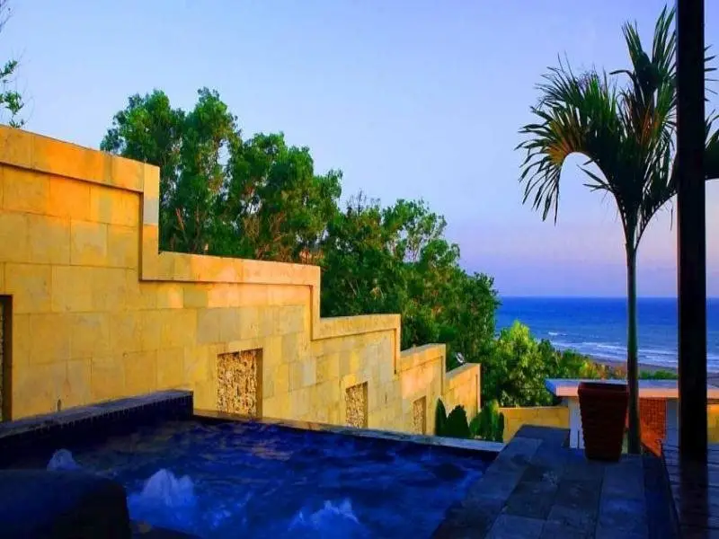 Парангтритис: Villa Alcheringa