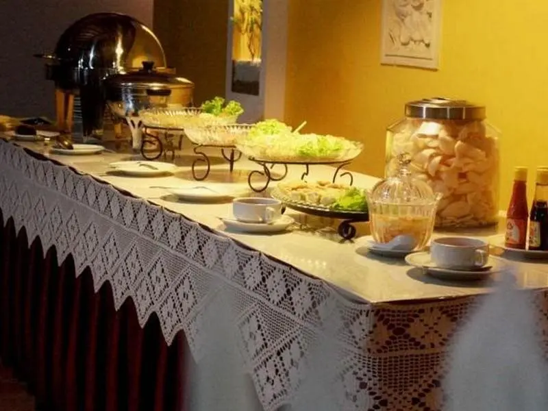 Матарам: Hotel Ratih