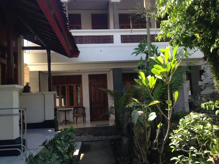 Санур Кайя: Agung And Sue Watering Hole I