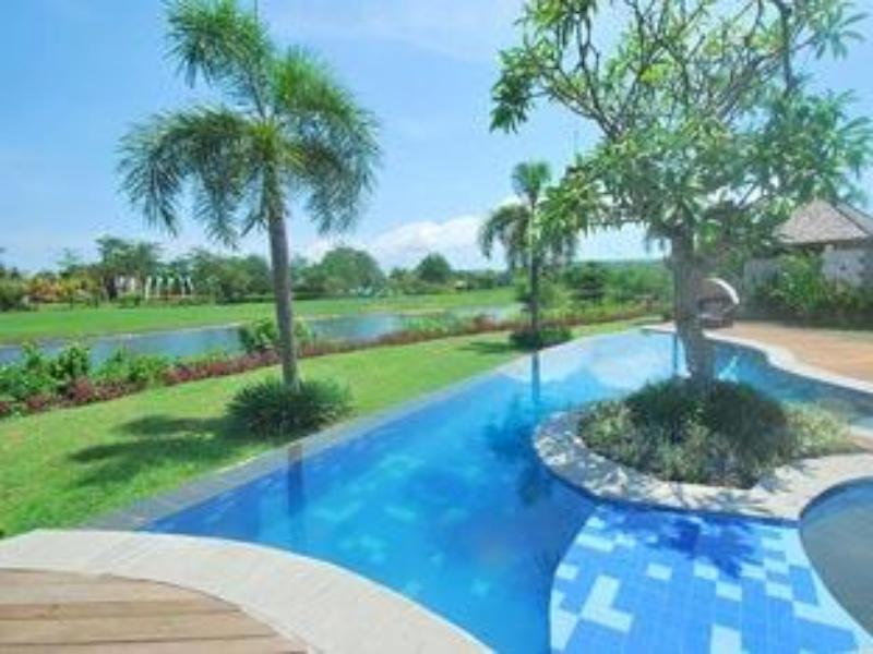 Пекату: Water Edge Villa by Soscomma