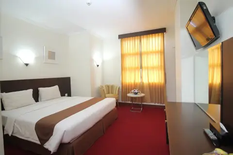 UNY Hotel — фото 1