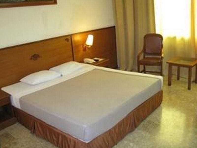 Сурабая: Satelit Hotel