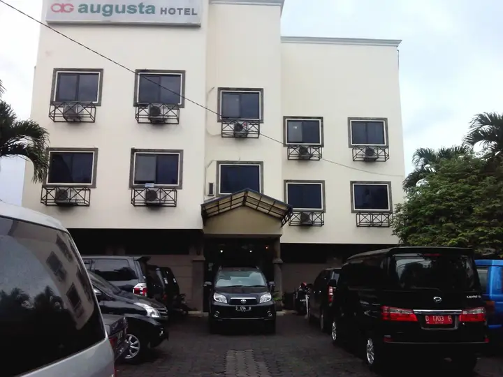 Бандунг: Hotel Augusta Bandung