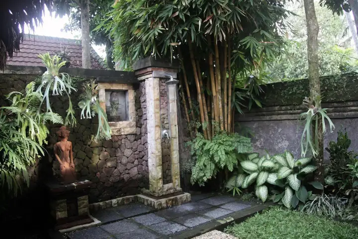 Табанан: Puri Taman Sari