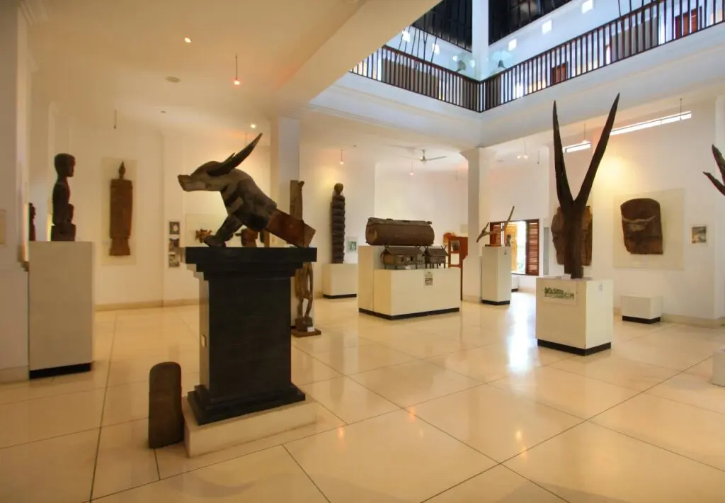 Пенати: Alam Puri Art Museum Resort & Spa