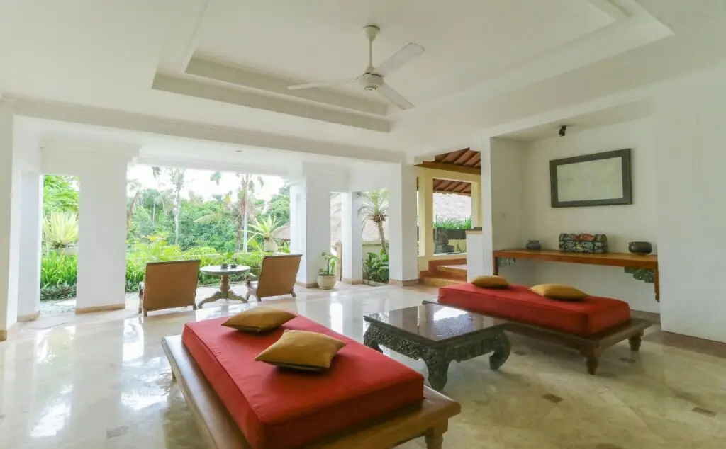 Пенати: Alam Puri Art Museum Resort & Spa