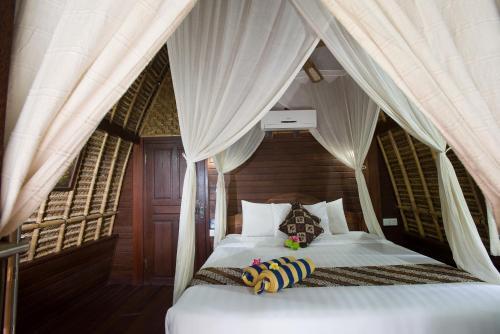 Лембонган-Айленд: Alam Nusa Bungalow Huts & Spa