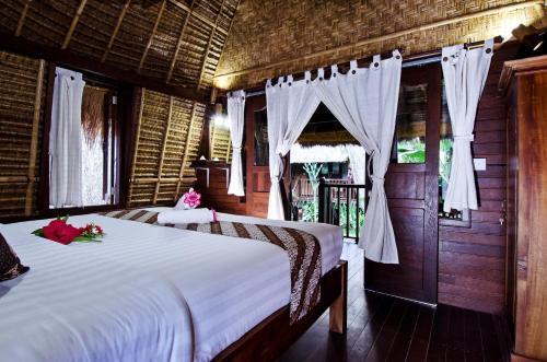 Лембонган-Айленд: Alam Nusa Bungalow Huts & Spa