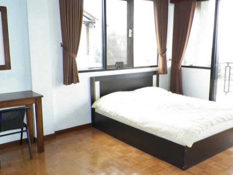 Паромпонг: Villa Roberni