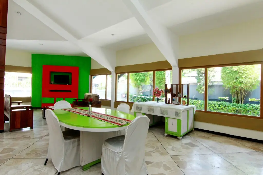 Депок: The Soemarsono Hotel