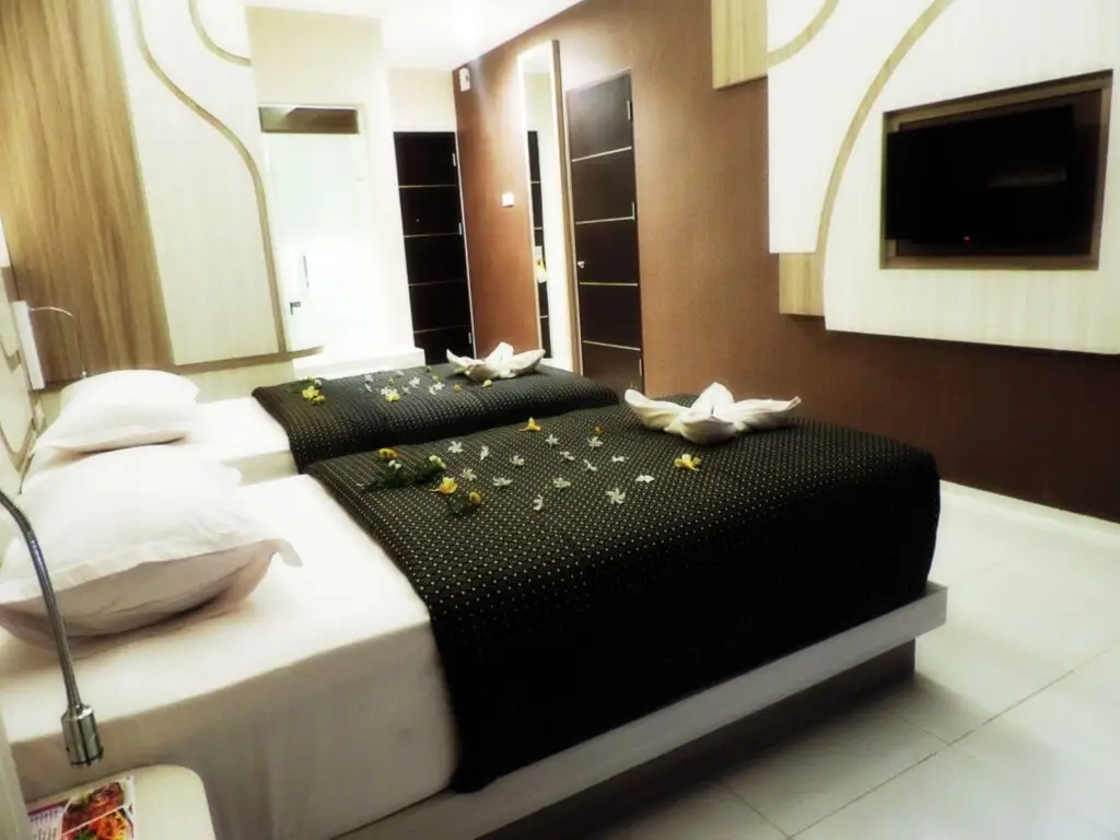 Боджонегоро: Dewarna Hotel & Convention