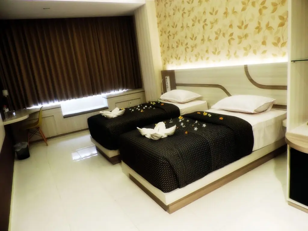 Боджонегоро: Dewarna Hotel & Convention