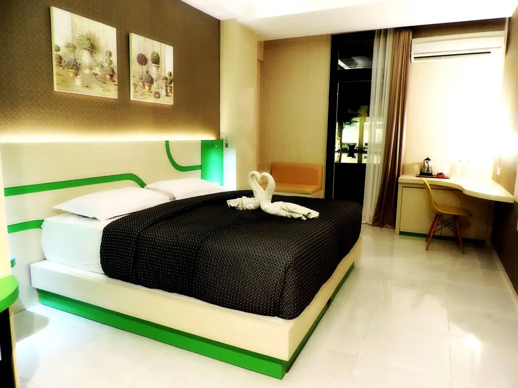 Боджонегоро: Dewarna Hotel & Convention