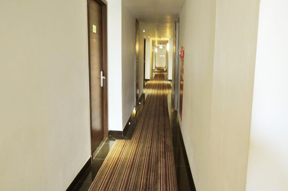 Куруг: ParagonBiz Hotel