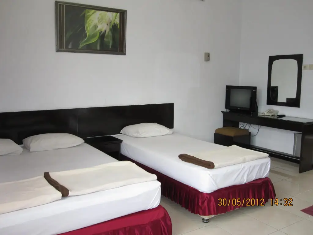 Маланг: Hotel Santosa