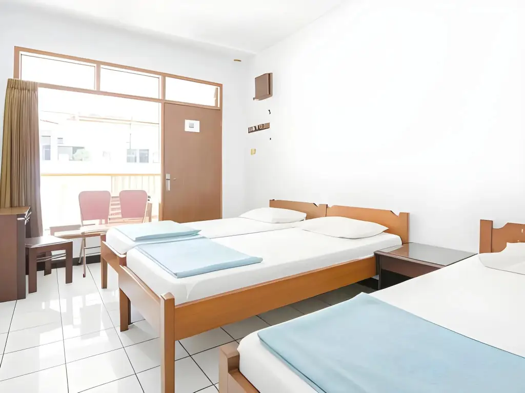 Маланг: Hotel Santosa