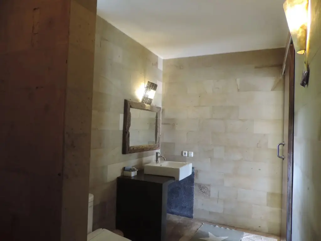 Гили Траванган: Casus Dream Hotel