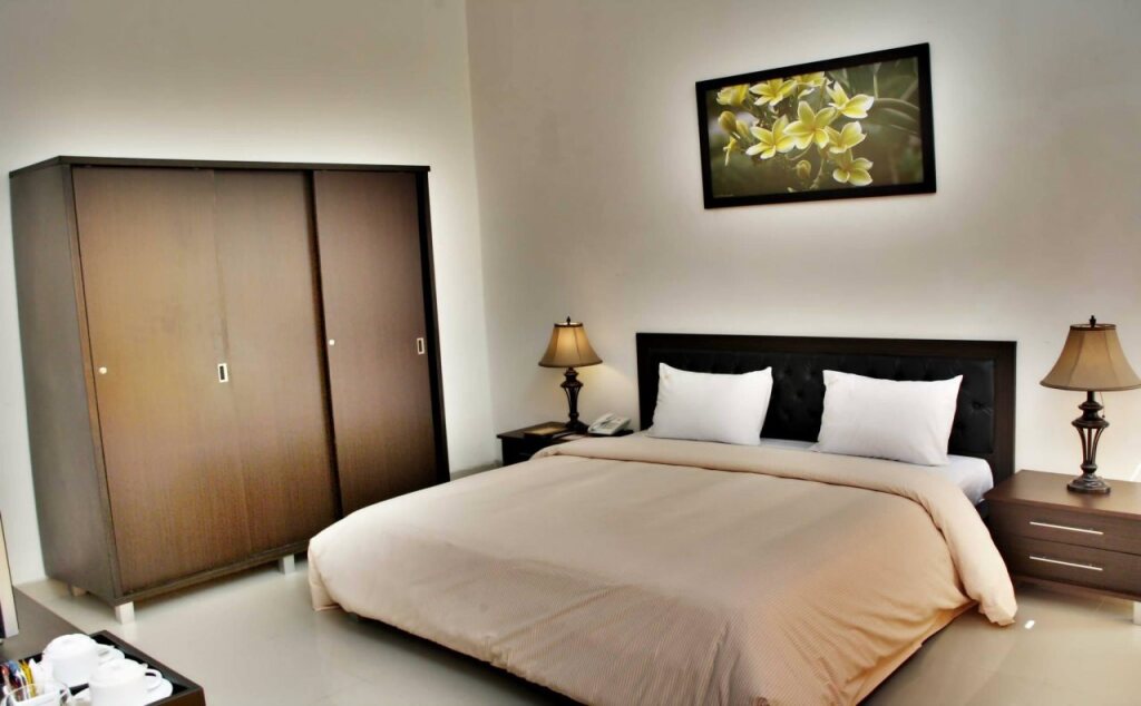 Мартапура: Hotel Parai Puri Tani