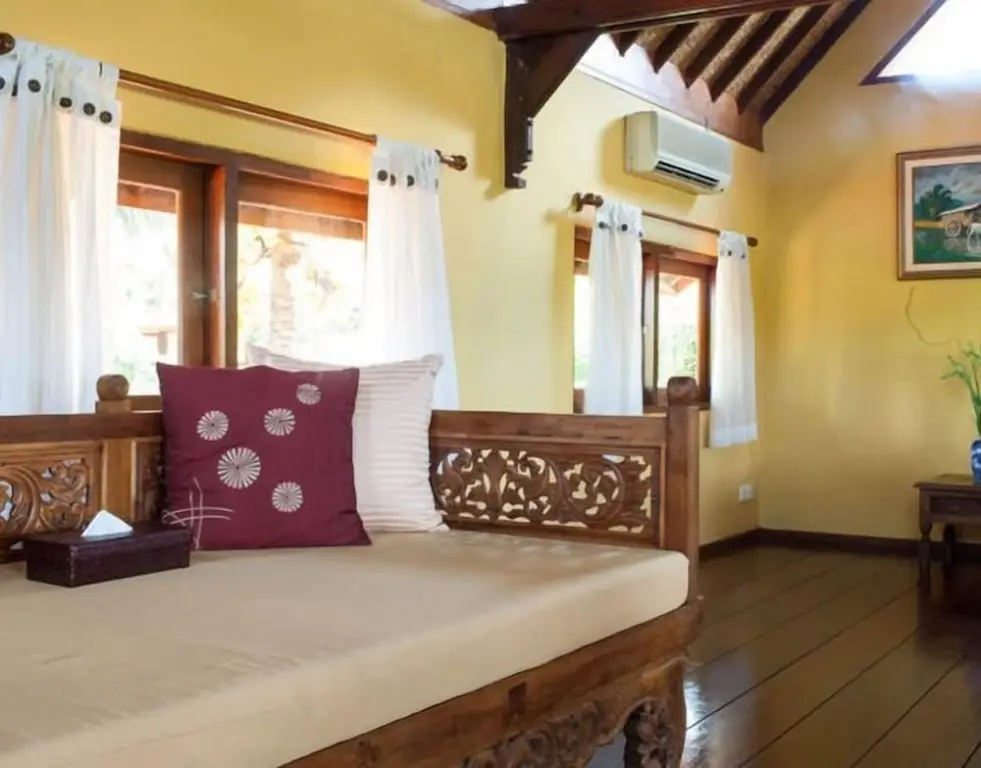 Сукавати: Batuan Villa