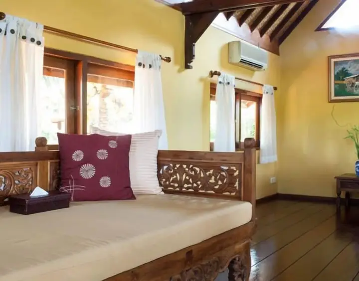 Сукавати: Batuan Villa