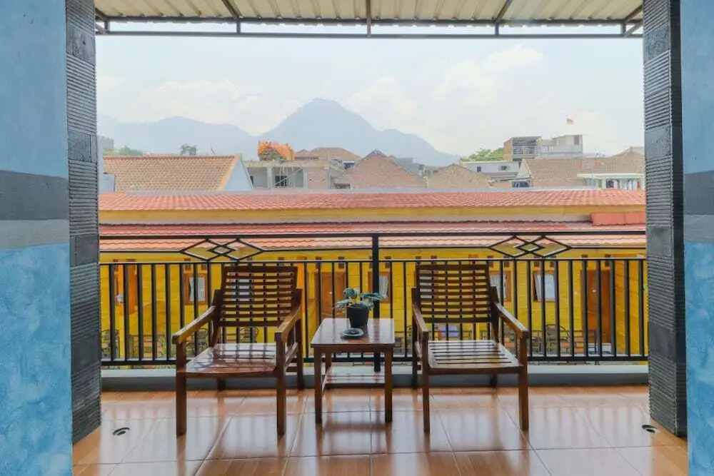 Бату: Diksa Homestay