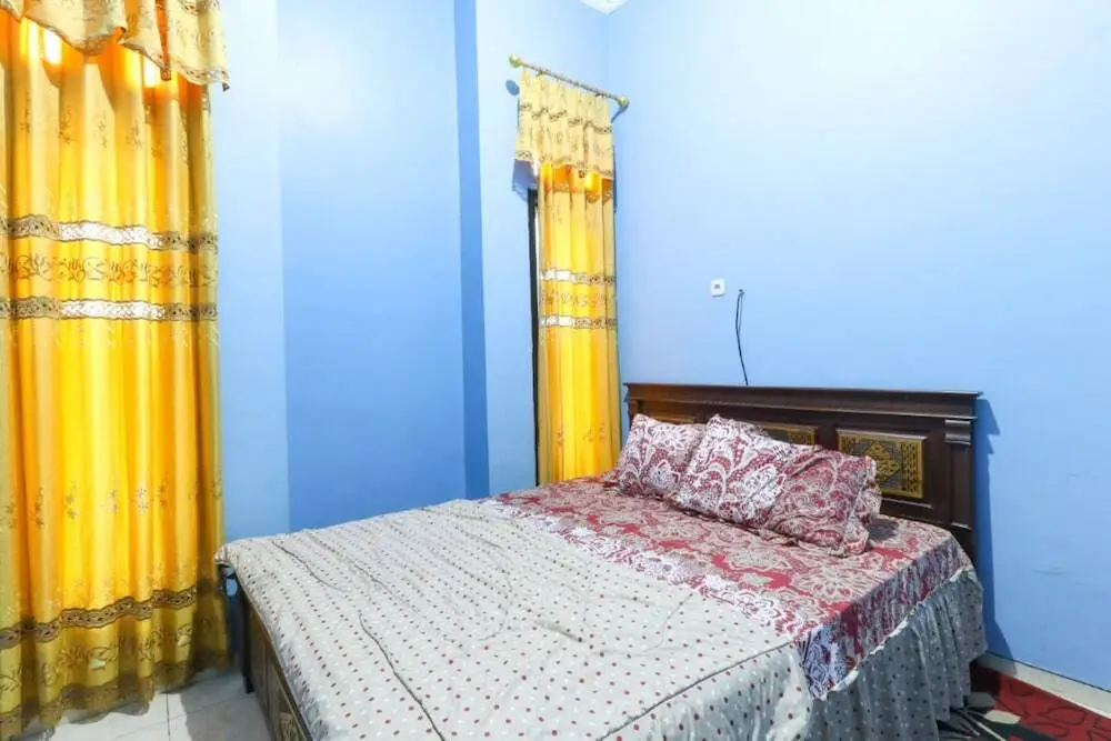 Бату: Diksa Homestay