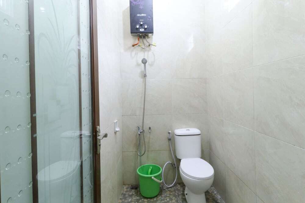 Бату: Diksa Homestay