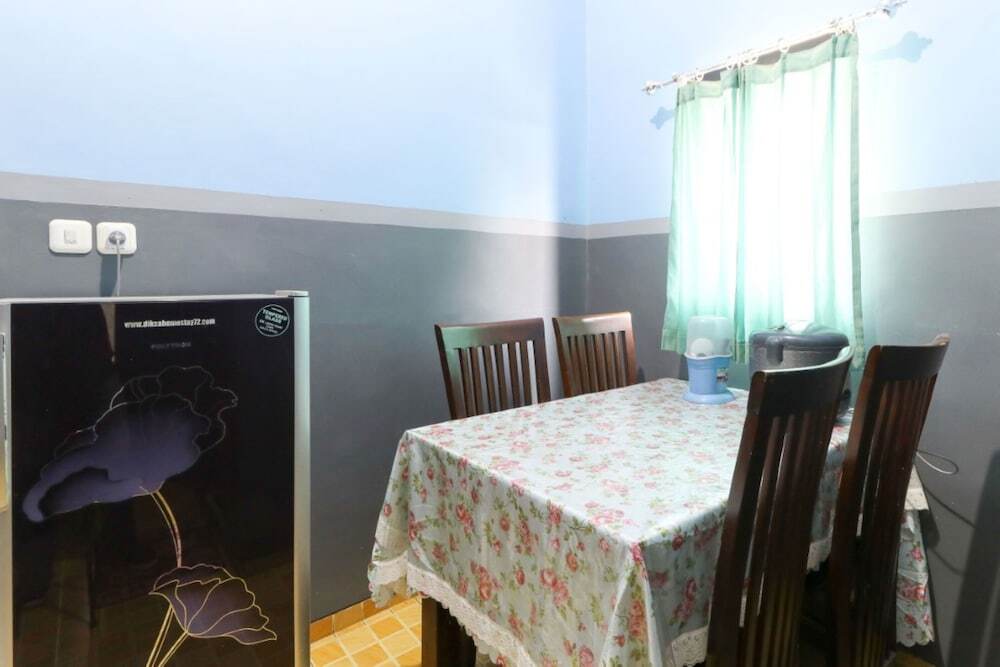 Бату: Diksa Homestay