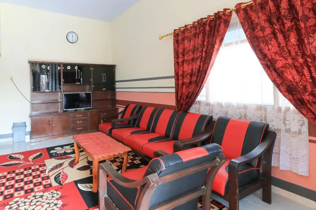 Бату: Homestay Pelangi Batu