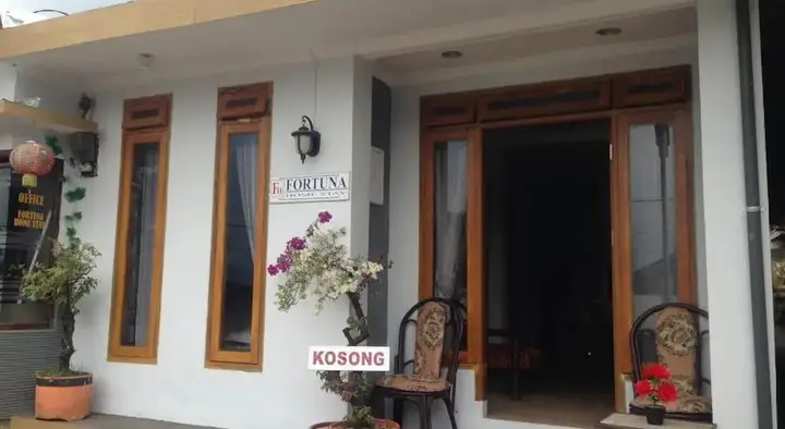 Бату: Fortuna Homestay