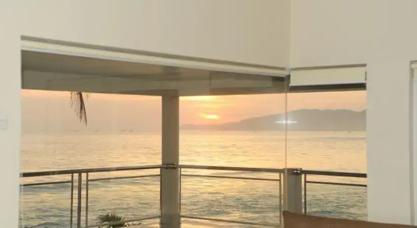 Сикакак: Sunset Beach House