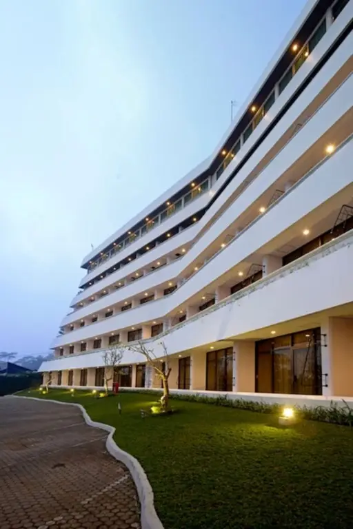 Surya Hotel & Cottages — фото 1