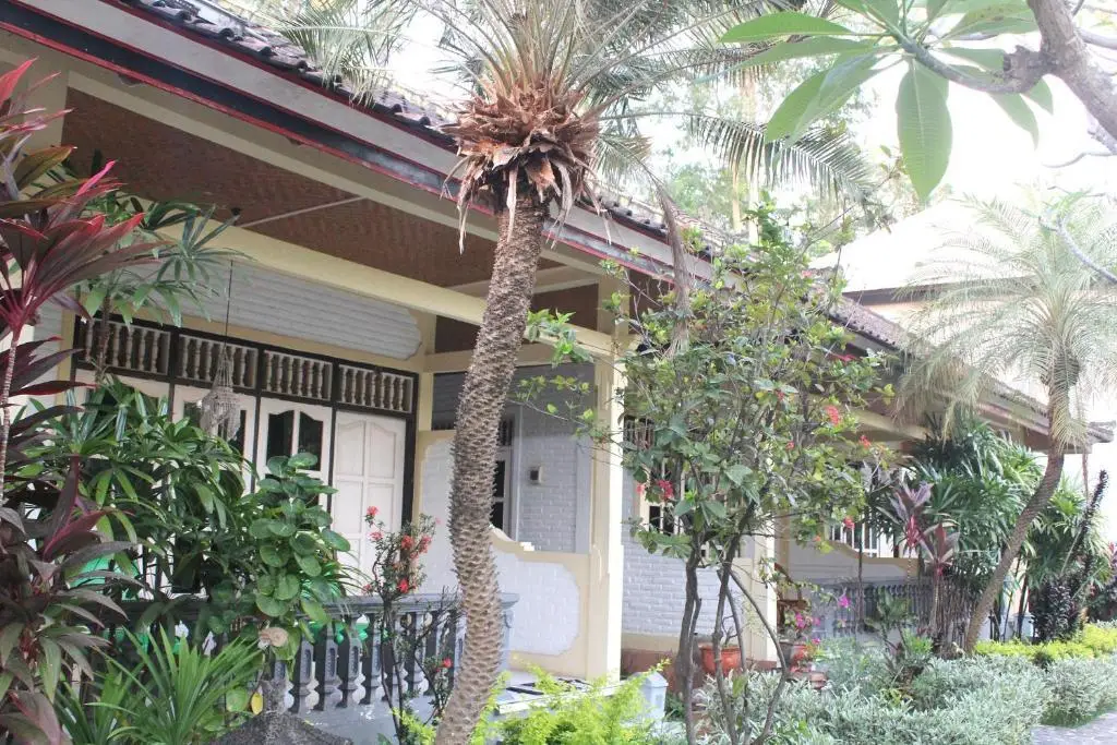 Taman Lilys Hotel — фото 1
