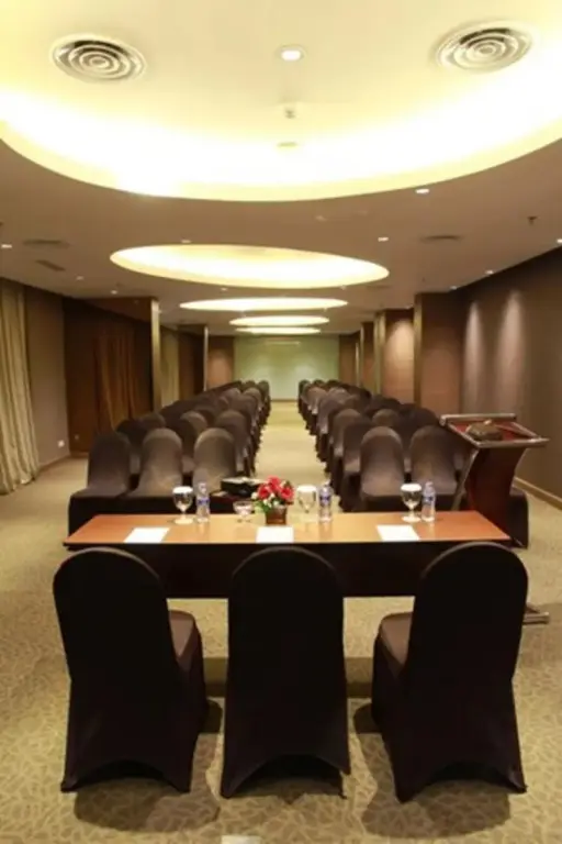 Южный Тангеранг: Soll Marina Hotel Serpong
