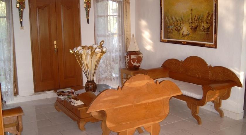 Абаби: Villa Mega