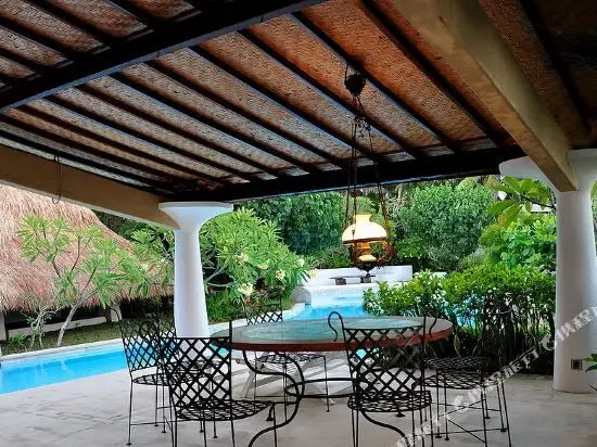 Блахбату: Mikelanjelo Villa
