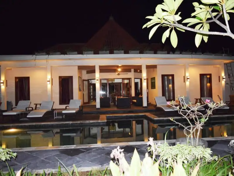 Матарам: Yamari Villa