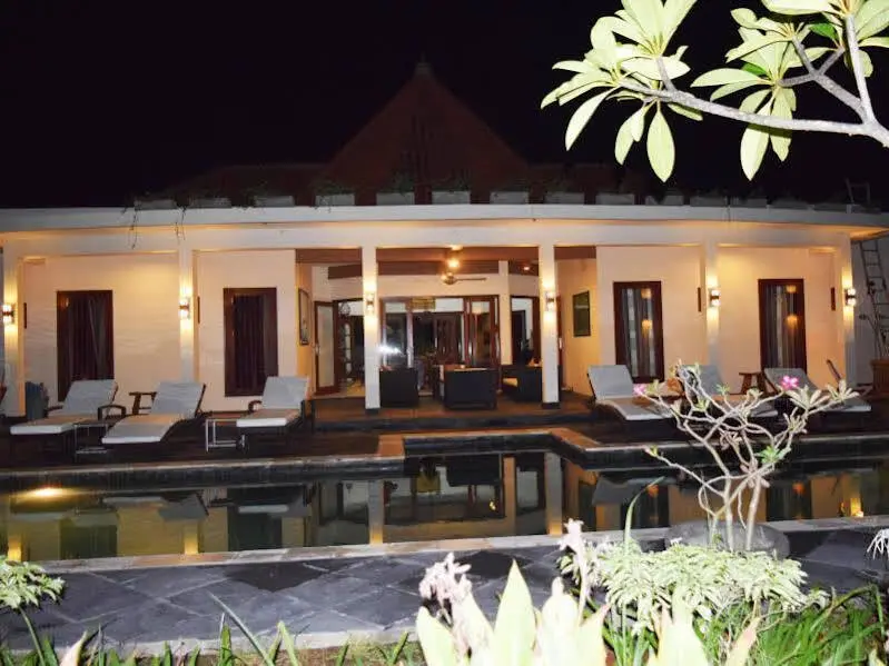 Матарам: Yamari Villa