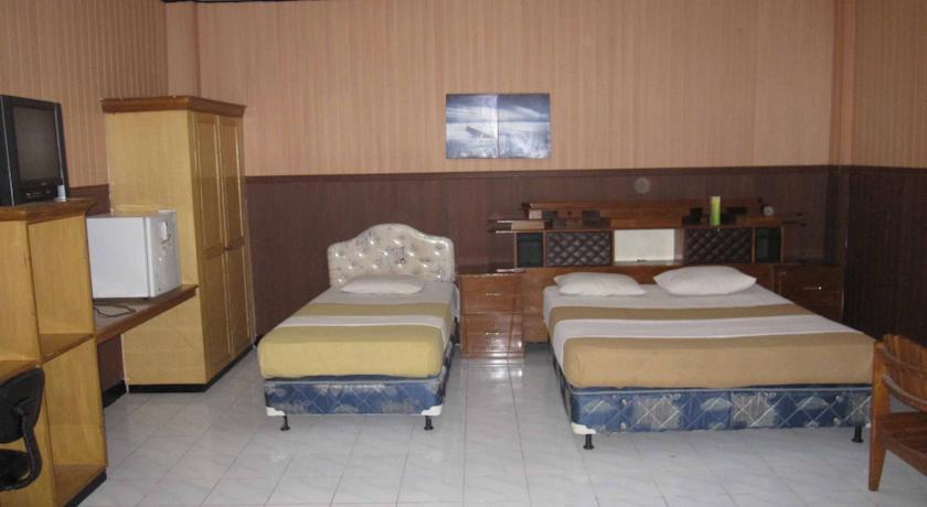 Кедири: Sentral Hotel & Cafe