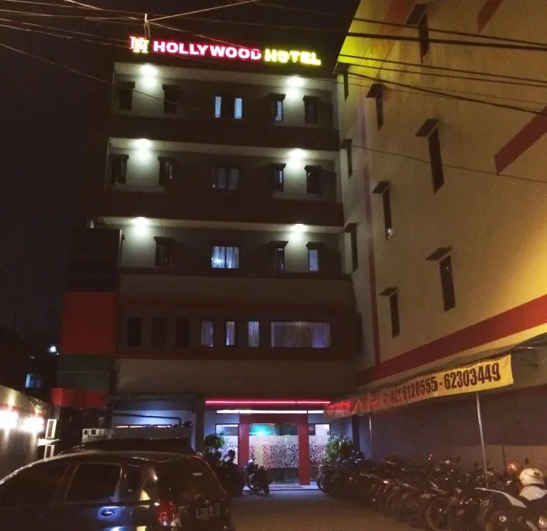 Джакарта: Hollywood Hotel