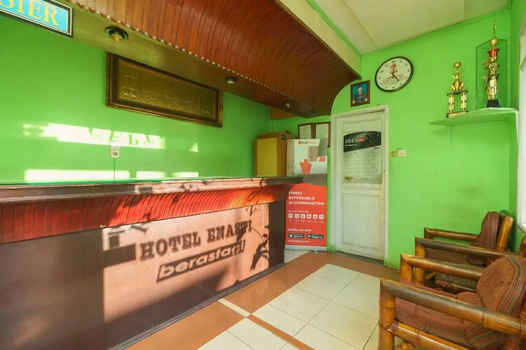 Берастаги: RedDoorz Syariah Hotel Enasti Berastagi