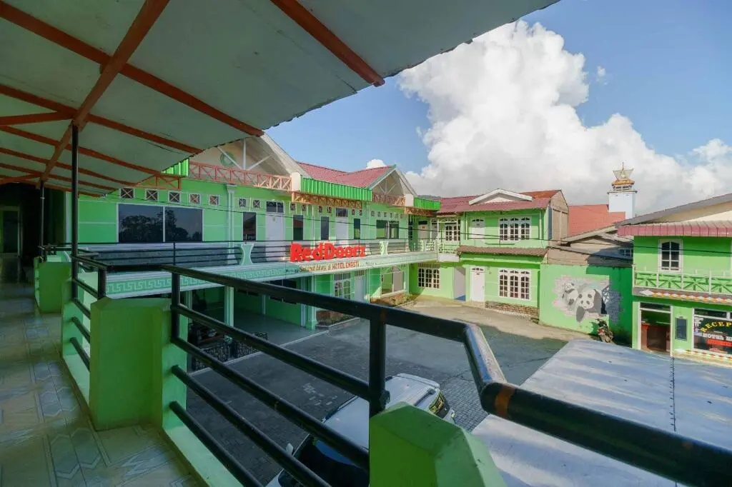 Берастаги: RedDoorz Syariah Hotel Enasti Berastagi