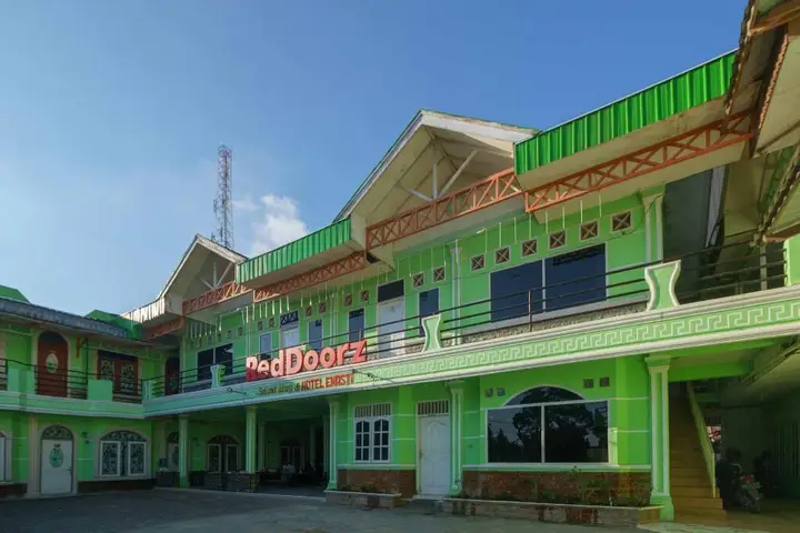 Берастаги: RedDoorz Syariah Hotel Enasti Berastagi