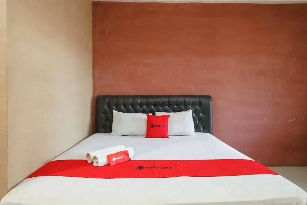 Берастаги: RedDoorz Syariah Hotel Enasti Berastagi