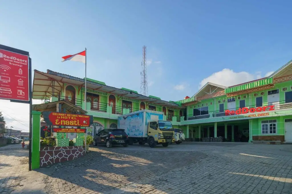 Берастаги: RedDoorz Syariah Hotel Enasti Berastagi