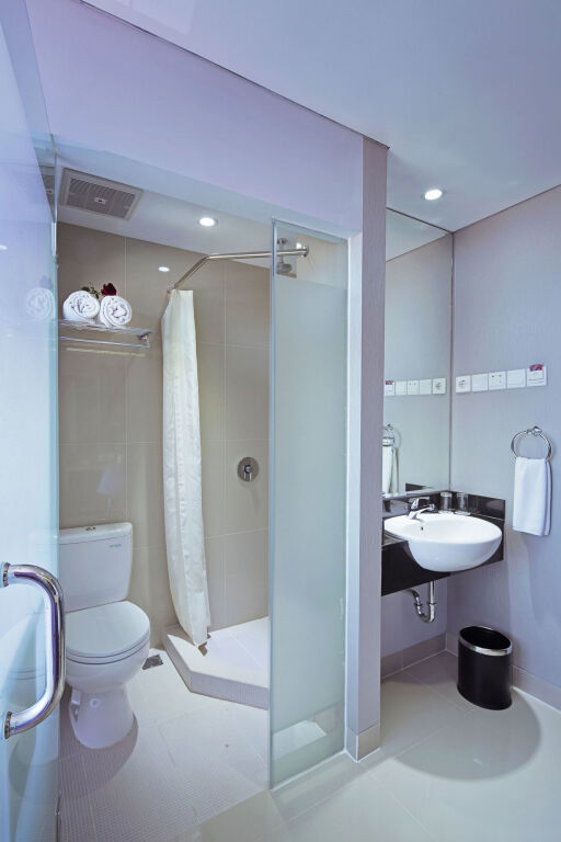 Сурабая: G Suites Hotel by AMITHYA