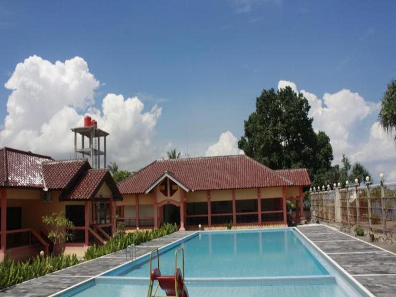 Матарам: Batulayar Hotel