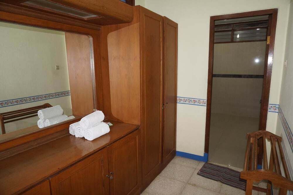 Депок: My Home Guesthouse