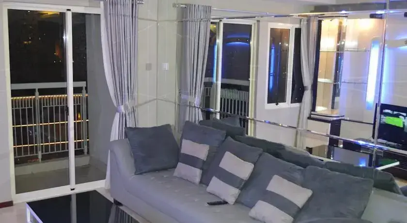 Джакарта: M Royal Mediterania Apartment
